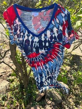LuLaRoe Red, Navy & White Tie-Dye V-Neck Short Sleeve Top